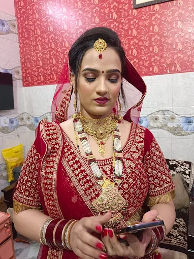 Parul Makeover Studio